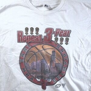 Starter Chicago Bulls T-Shirt Mens XL White 1993 3-Peat NBA Champions Vintage